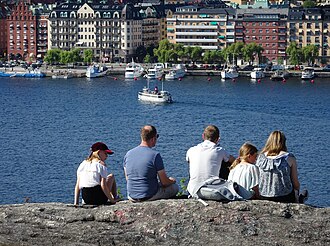 Blick vom Skinnarviksberget über Stockholm bei Abendlicht