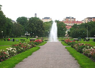 Funktionalistische Miniaturhäuser auf dem Spielplatz im Tessinparken